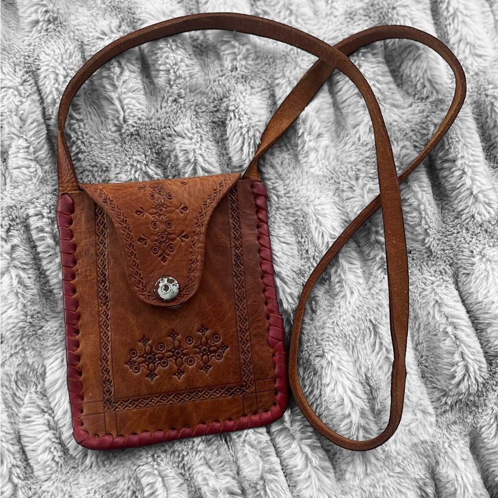 Artisan Tan Leather Crossbody Bag - Picture 2 of 3